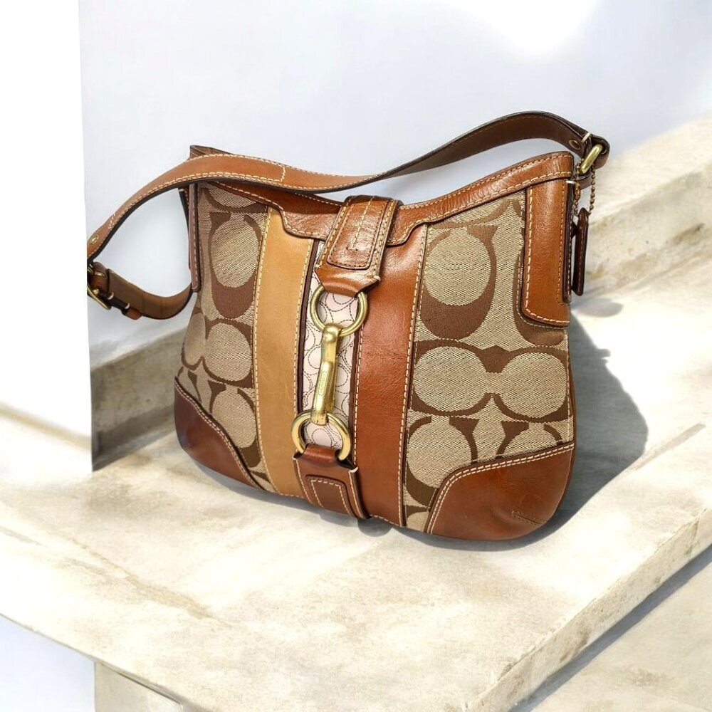 COACH Hampton Hobo Bag in chestnut/tan with clasp